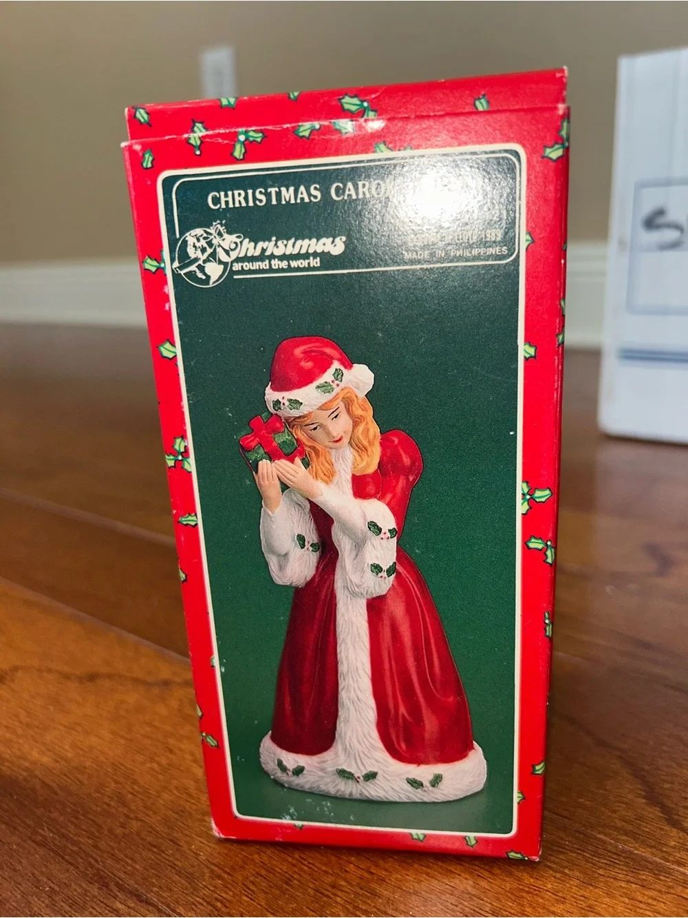 Vintage House Of Lloyd Christmas Around The World Christmas Caroler Bell 1989
